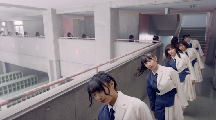 「大人サバイバー」MV(ディレクターズ・カット版)より