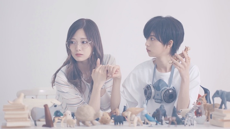 白石麻衣、齋藤飛鳥|乃木坂46「のような存在」MVより