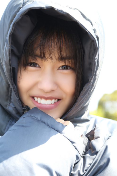 竹内愛紗1st写真集『愛紗』(東京ニュース通信社刊)