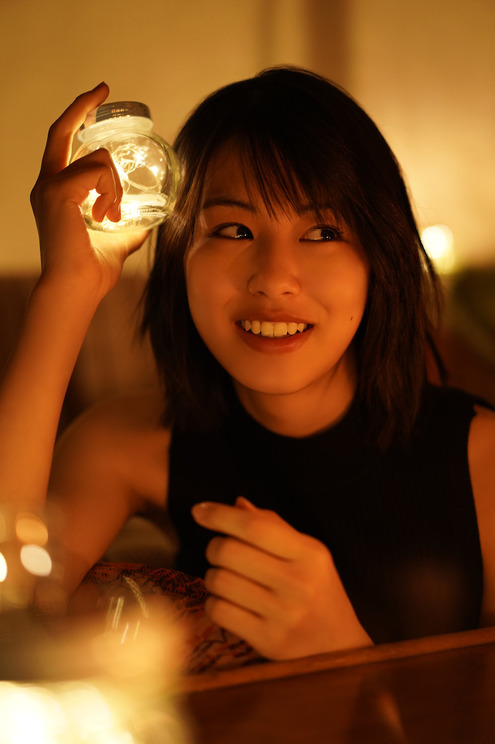 竹内愛紗1st写真集『愛紗』(東京ニュース通信社刊)