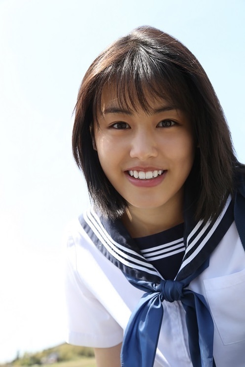 竹内愛紗1st写真集『愛紗』(東京ニュース通信社刊)