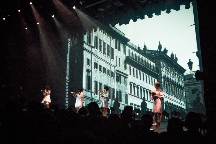 <Solitude Hotel 6F hiru>写真:稲垣謙一
